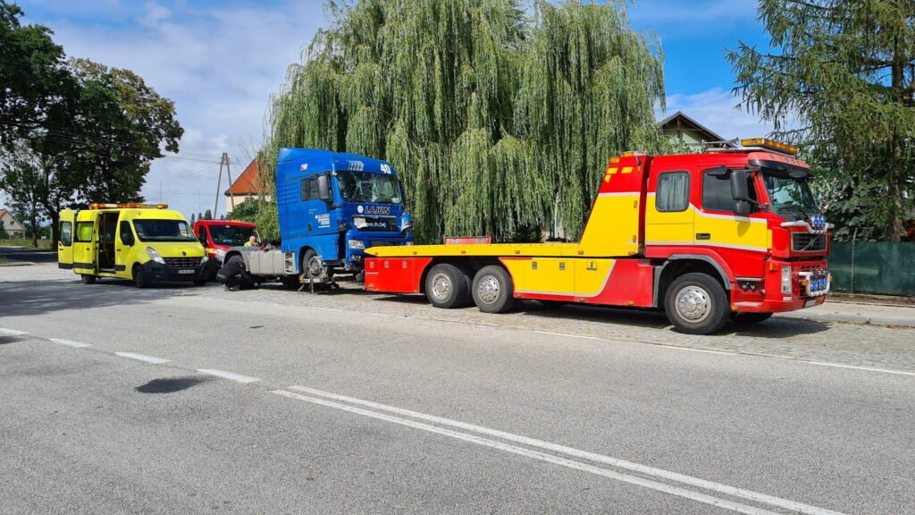 Holowanie TIR Zgorzelec – laweta przewożąca uszkodzony pojazd ciężarowy