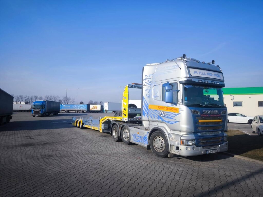 Pomoc drogowa TIR Zgorzelec – transport pojazdów lawetą niskopodwoziową