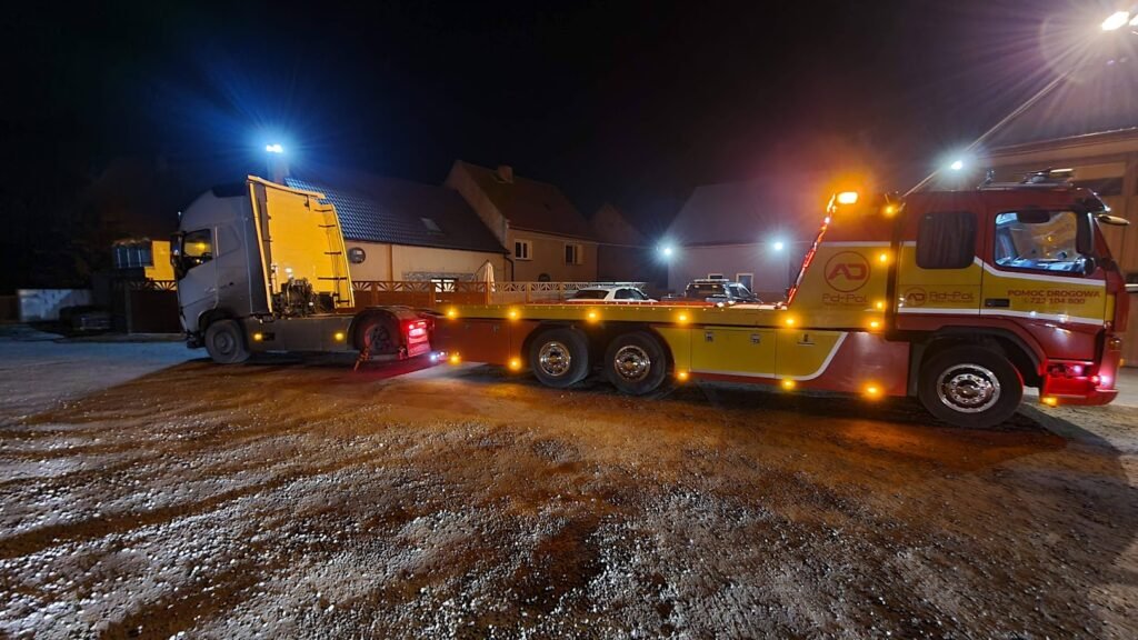 Holowanie tir Wrocław podczas awarii ciężarówki na autostradzie A4 z użyciem specjalistycznego holownika