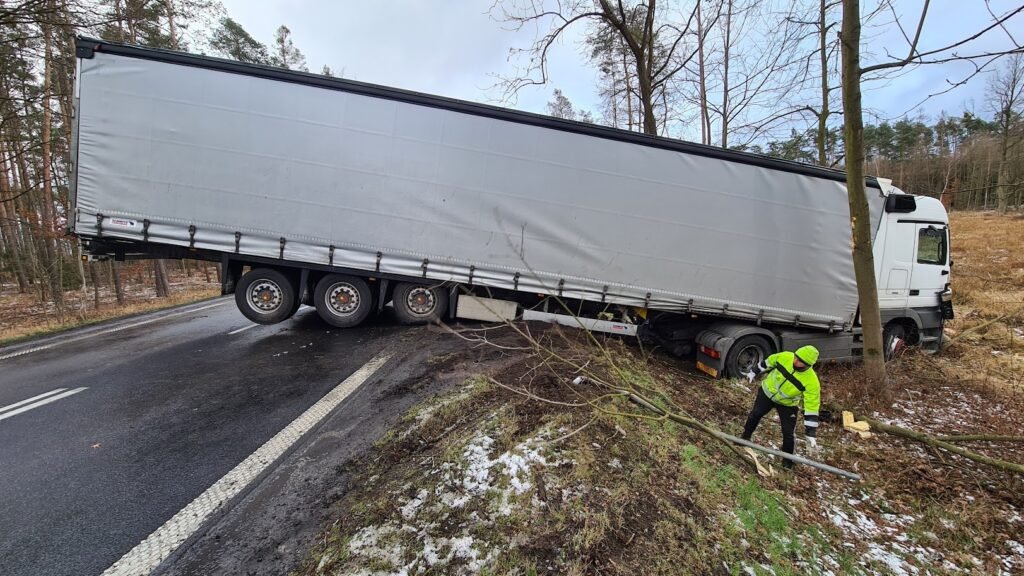 Pomoc drogowa TIR Zgorzelec przy uszkodzonym samochodzie ciężarowym na trasie